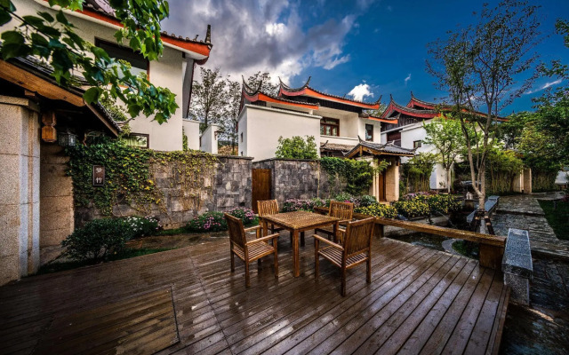 Mengdiezhuang Hotel - Lijiang