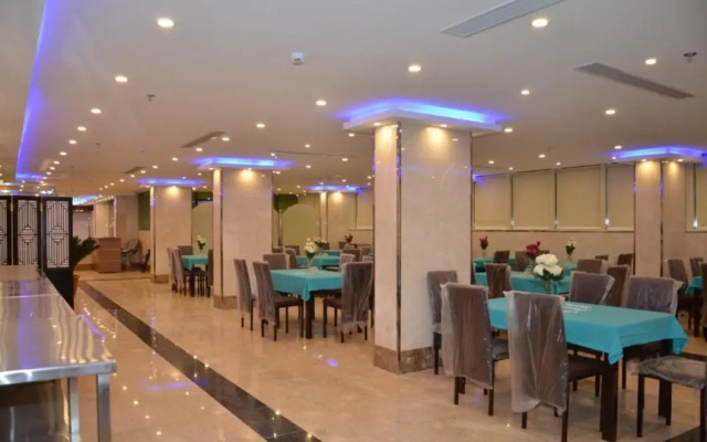 Golden Armada Hotel