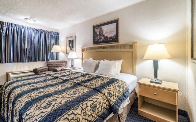 Red Carpet Inn & Suites - Albany Airport