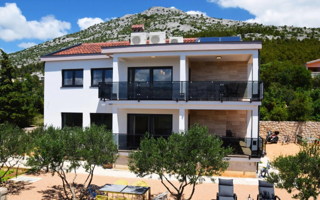 Apartments in Starigrad-Paklenica, modern and comfortable