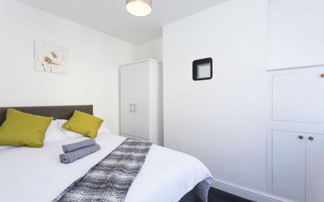 Townhouse @ 76 Clare Street Stoke