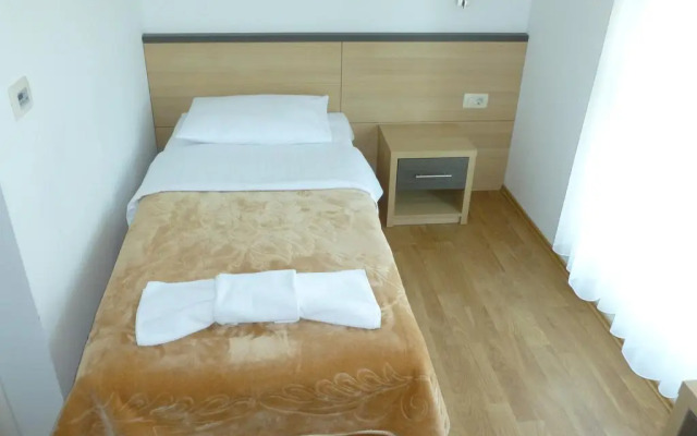 Hotel Dina