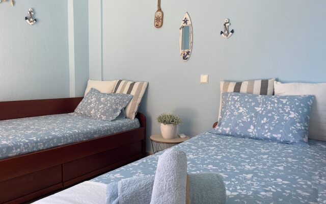Cozy Beachfront Maisonette Offers Panoramic Views of Sea!