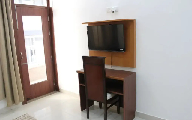 Aura Luxury Studio Near Artemis Hospital