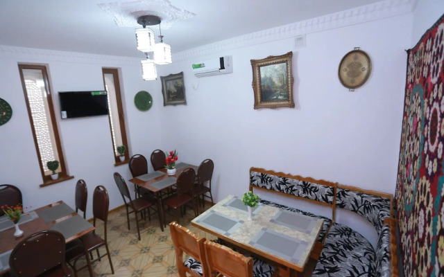 Отель Anis-Pari