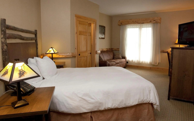 Hope Lake Lodge & Indoor Waterpark