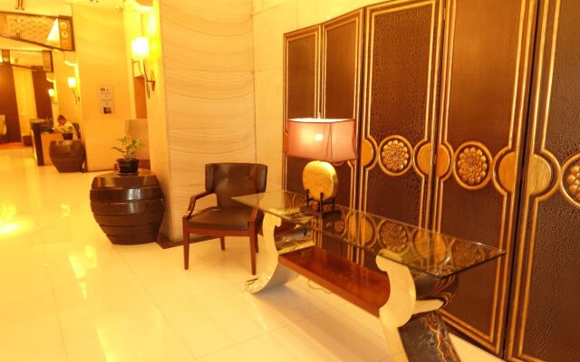 Luxury Condo at Forbeswood Parklane