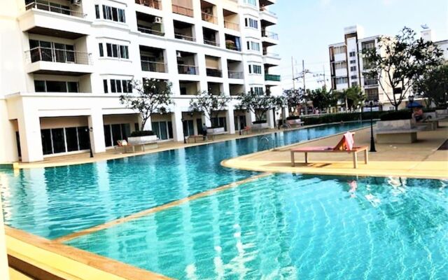 Platinum Suites Studio Condo Jomtien