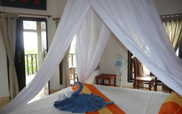 Yunni Guesthouse – Guest Rooms – Purwakerti