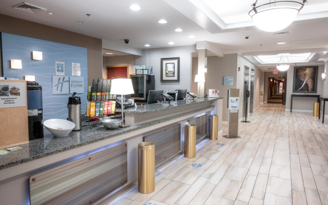 Holiday Inn Exp Stes Univ