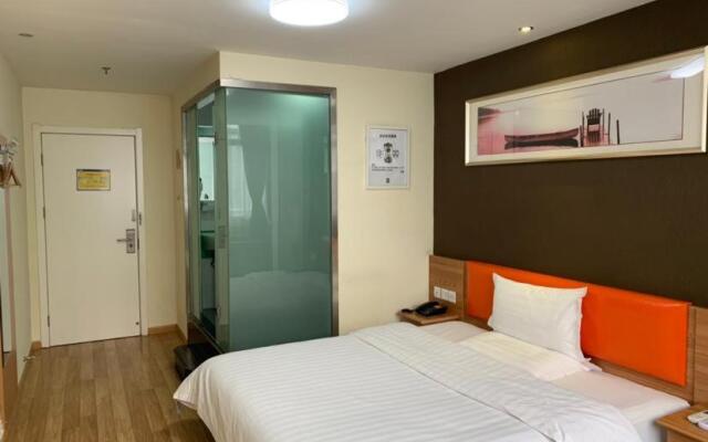 7Days Inn Yingshang Lan-Star building materials market
