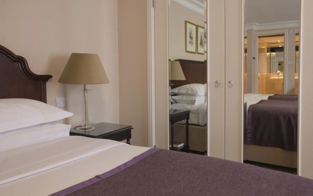 Macdonald Bear Hotel