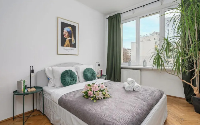 Lumina apart near Royal Lazienki Park