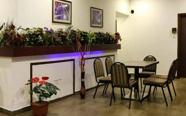 OYO Rooms Mahanadu Road Extension