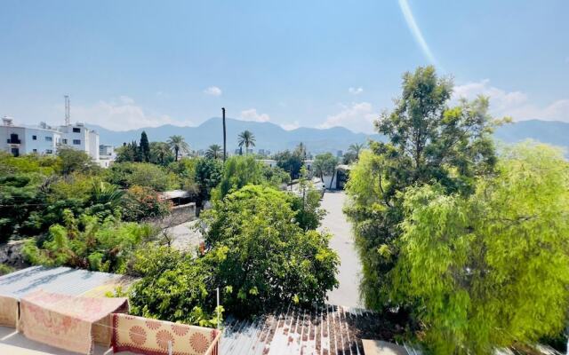 Cozy Sea View Retreat 1 min to Beach in Kyrenia