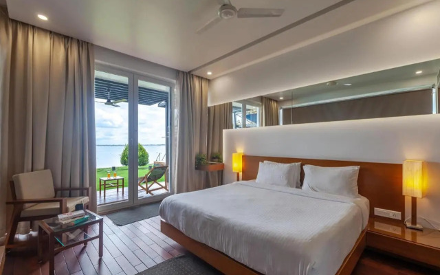 Rain Dance HouseBoat