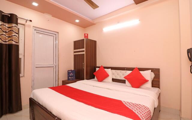 OYO 24067 Hotel Royal Paradise