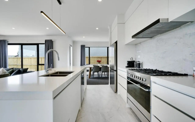 Wonderful River View-Brand New Home - 4 Bedrooms