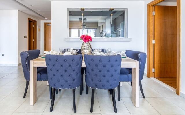 Refined 2BR Luxury Apartment at Palm Jumeirah