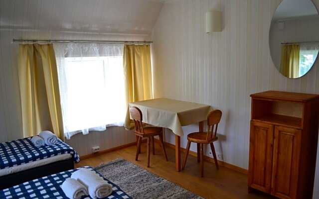 Kraavi Guest Hostel