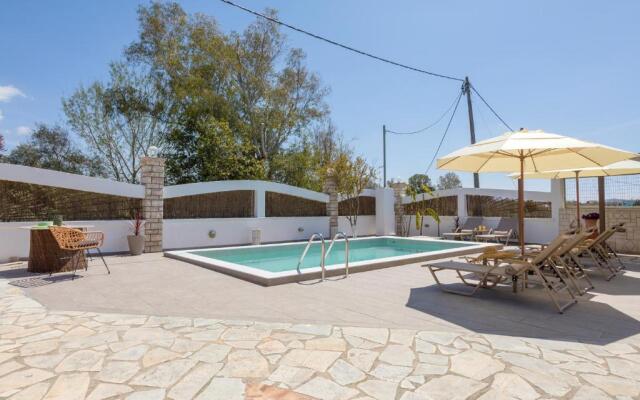 Ilenia's 3 Bedroom House With Private Pool