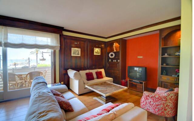 Sea Front Apartment