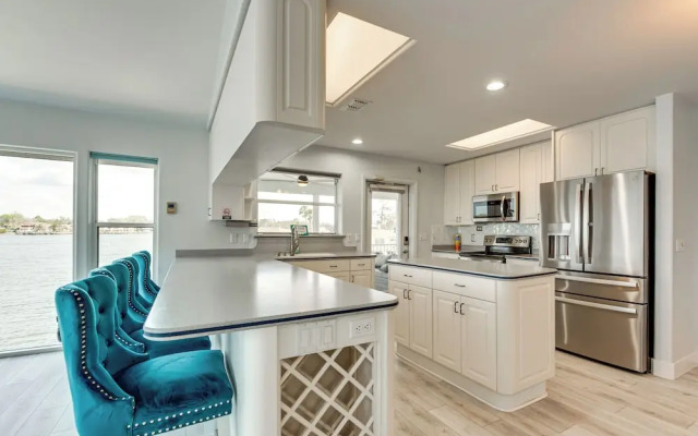 Waterfront Gem: Crystal River Family Home