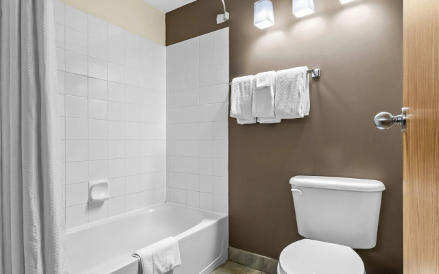 Super 8 by Wyndham Prince Albert