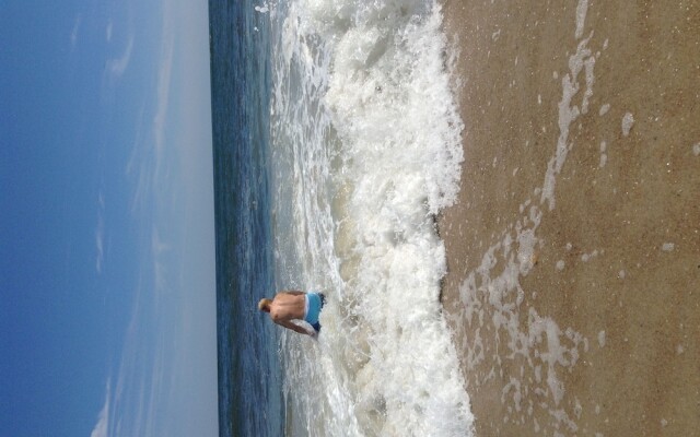 Brushwood House by Smith Point Beach