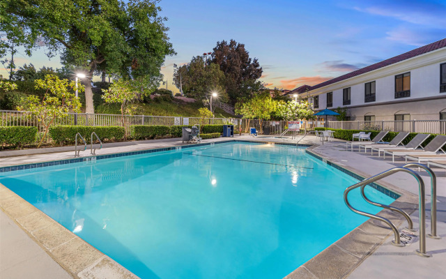 Best Western Valencia/Six Flags Inn & Suites
