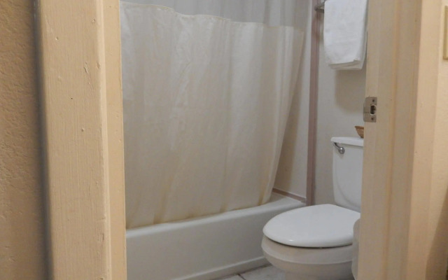 Pearsall Executive Inn