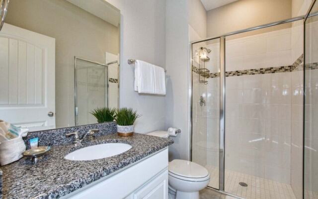 Solterra - 6 Bedrooms House w/pool-7040SR Home by RedAwning