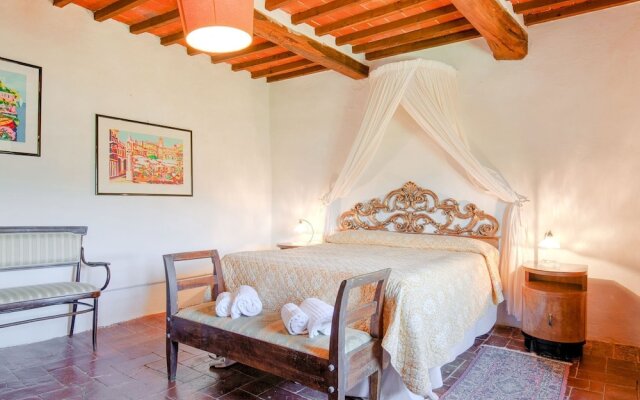 A Beautiful, Traditional Tuscan Hamlet in the Hills