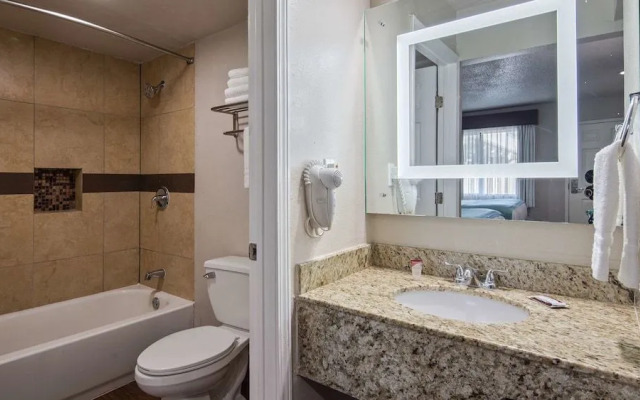 Отель Spanish Trail Inn