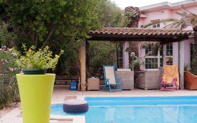 Relax house with swimming pool and a big garden