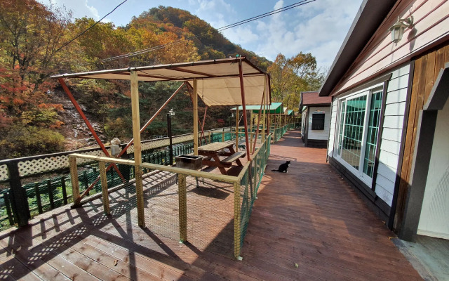 Gapyeong Four Season Valley Gaegok Aegyeon Pension