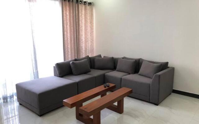 Modern luxury Condo,3 bedroom and 3 bathrooms