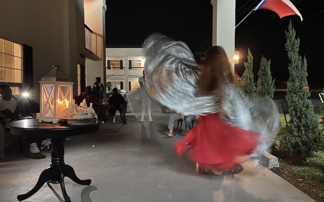 Stratus Suites - Boutique Hotel