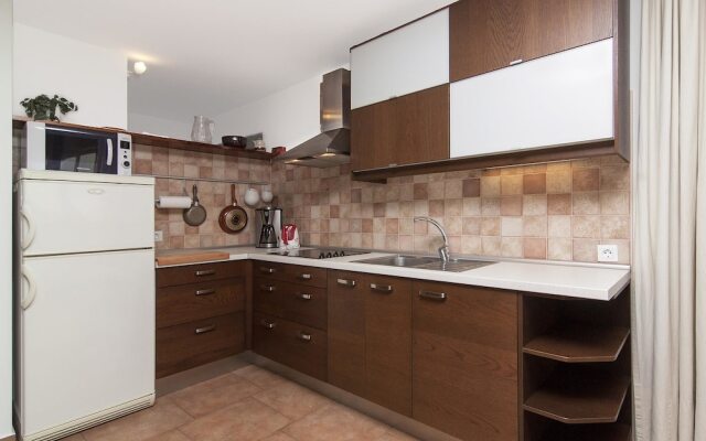 Apartments Levan Ceja
