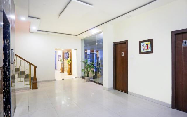 OYO 74366 Hotel Rudra