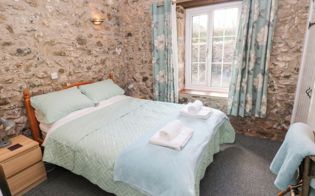 8 Rogeston Cottages