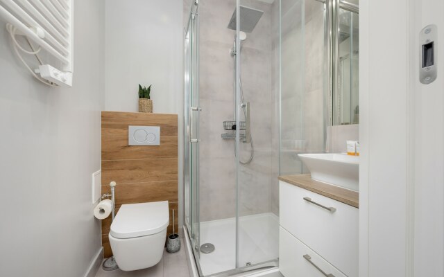 Unique Bright Apartment by Renters