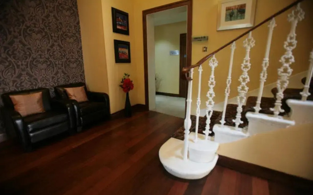 Acorn Hotel