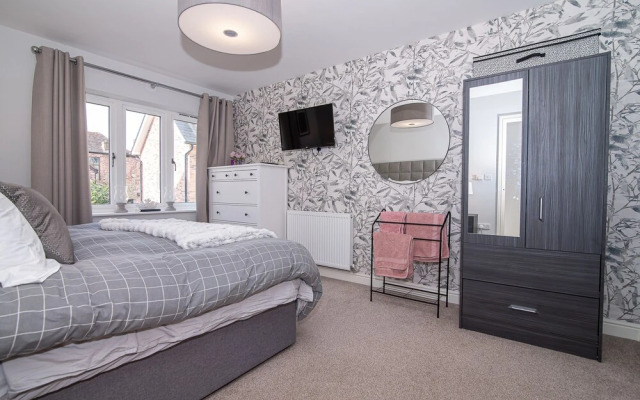 Elegant Ludlow Haven: 4Bed Ultimate Tranquility