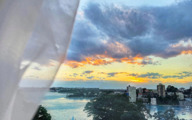 Luxurious 2 bed apartments Lavender Bay view