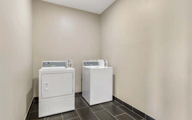 Best Western Commerce Inn