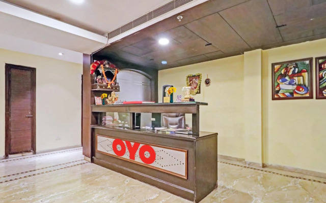 OYO 90654 Hotel Grand Luxury