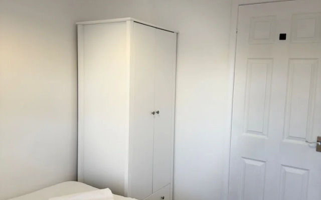 Harlow Cozy 3-bed House Retreat