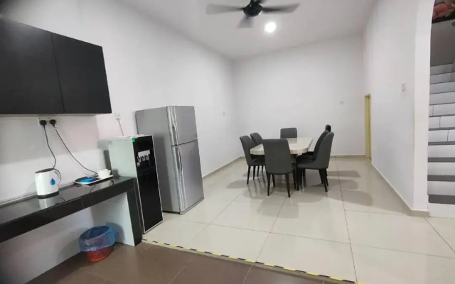 SWEET DREAM HOME 20PAX 3-Storey 5R5B SITIAWAN
