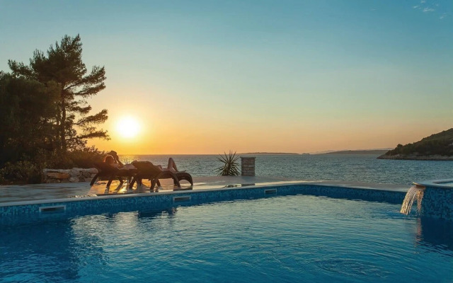 Nice Home in Poplat With Wifi and 2 Bedrooms